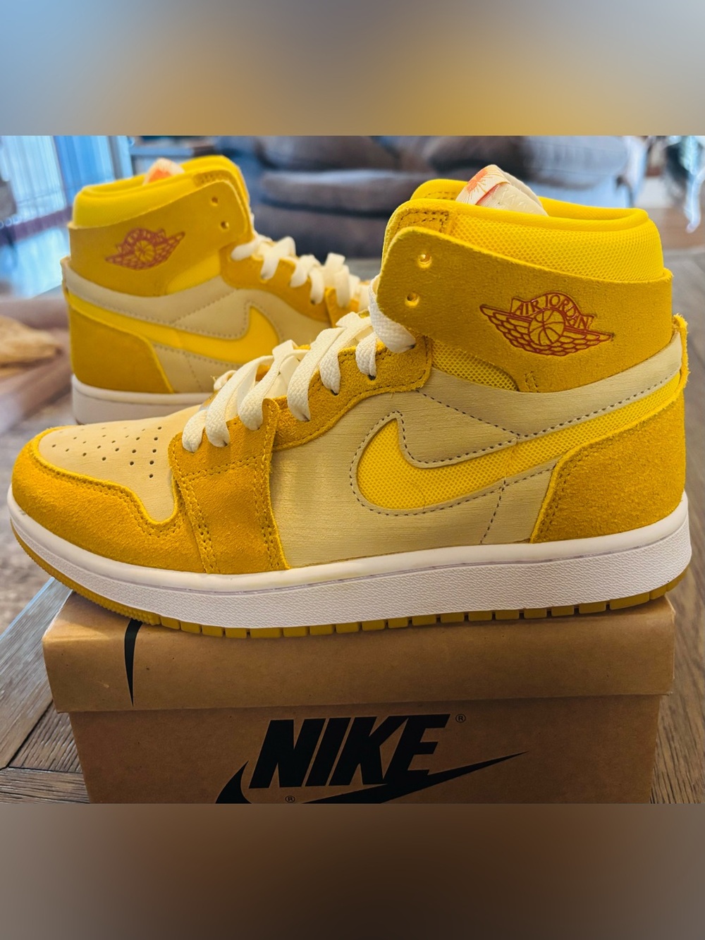 Nike Air Jordan 1 Mid Women’s Sneakers in Yellow and Cream Size 8 EUC